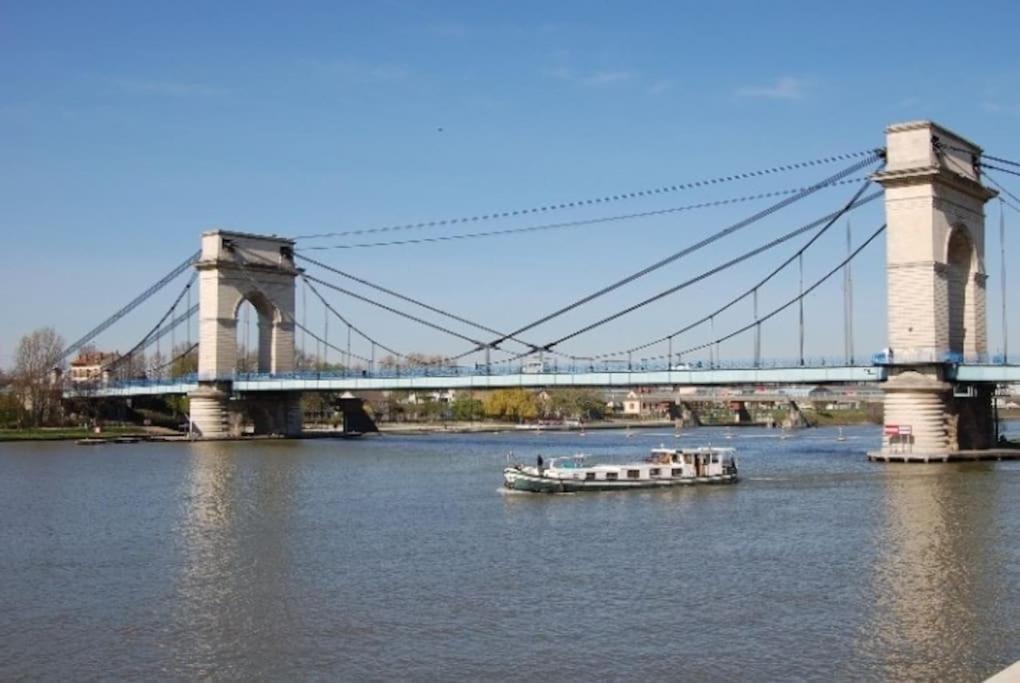 Au Quai De Seine De Paris Appartement- T2 فيتري سور سين المظهر الخارجي الصورة